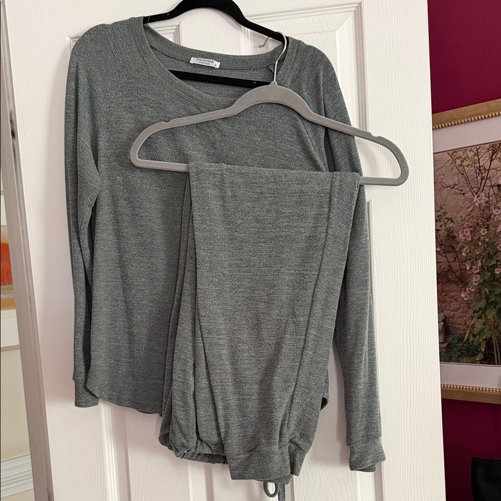 Women’s Gray Track Jogger Set - Comfortable Pullover & Joggers